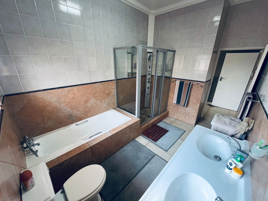 3 Bedroom Property for Sale in Safari Gardens North West